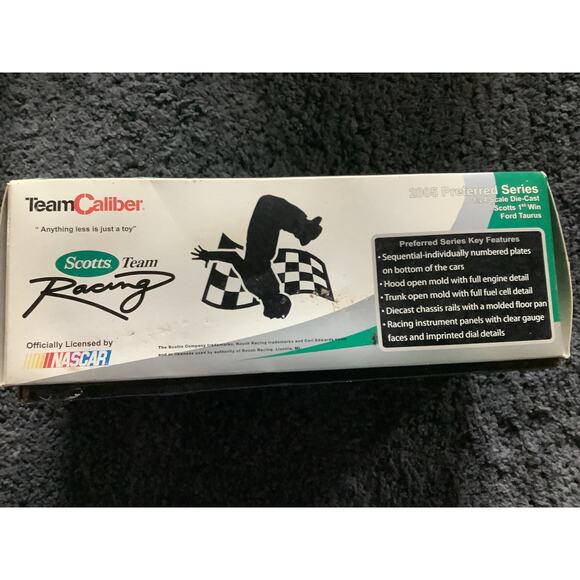 2005 Carl Edwards #99 Scotts Ford Auto Atlanta 1st Win 1/24 Nascar Diecast - Picture 2 of 4